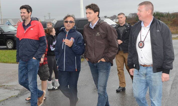 September 27, 2022, Sydney, NS, Canada: Prime Minister Justin Trudeau is briefed by MP Mike Kelloway, second left, while joined by MP Jaime Battiste, right, and MP Sean Fraser as they inspect the extensive damage caused by post-tropical storm Fiona in Glace Bay, N.S. on Tuesday, September 27, 2022. Sydney Canada  - ZUMAc35_ 20220927_zaf_c35_134 Copyright: xVaughanxMerchantx