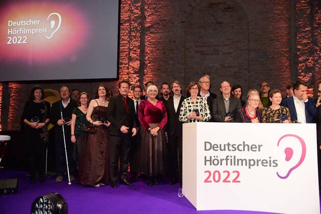 Award ceremony of the 20 German Hearing Film Award Group picture of all winners and laudators Award ceremony of the 20 German Hearing Film Award 2022 in the BOLLE Festsäle am Spree Bogen in Berlin on 27 09 2022 Photopress Mueller Photopress Mueller