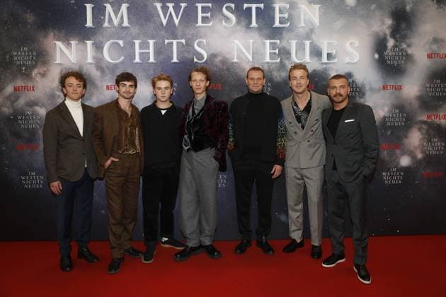 German premiere Netflix of Im Westen nichts Neues Adrian Grünewald, Aaron Hilmer, Moritz Klaus, Albrecht Schuch, Devid Striesow, Felix Kammerer, Edin Hasanovic on the red carpet at the German premiere Netflix of Im Westen nichts Neues at Kino International in Berlin Copyright: xEventpressxGolejewskix