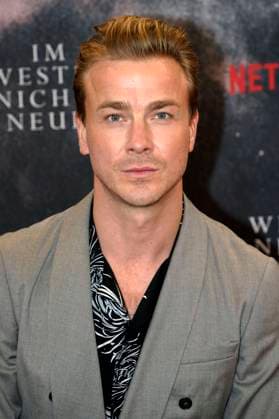 Albrecht Schuch at the premiere of the movie Im Westen nichts Neues at Kino International Berlin, 27 09 2022 Foto:xT.xBartillax xFuturexImage