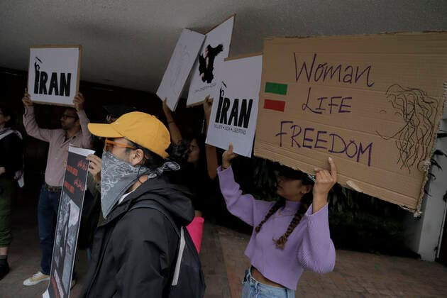 Protest In Front Of Iranian Embassy In Mexico Over Mahsa Amini s Death Members of the Iranian community in Mexico demonstrated outside the Embassy of the Islamic Republic of Iran in Mexico City against the death of Masha Amini, a 22-year-old Iranian woman who was killed by police on 16 September in Tehran, Iran, for not wearing the hijab correctly , Mexico City Mexico City Mexico  Copyright: xGerardoxVieyrax originalFilename: vieyra-notitle220927_np2nr.jpg