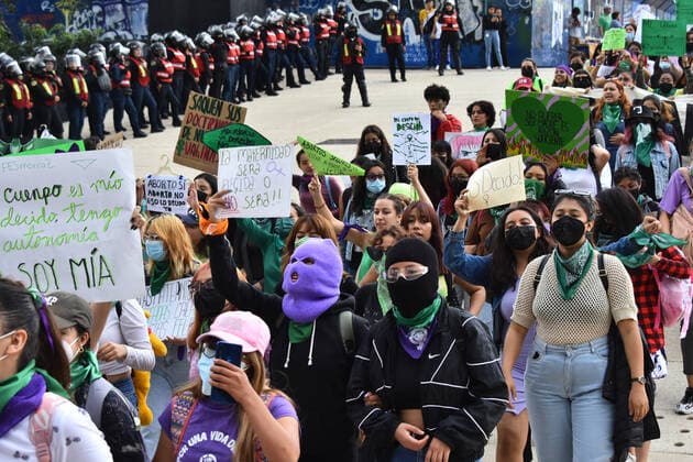 Global Strike Demand Decriminalization Of Abortion September 28, 2022, Mexico City, Mexico: Women Join the global feminist strike to demand decriminalization of abortion during the Global Day of Action for access to safe and legal abortion. on September 28, 2022 in Mexico City, Mexico. (Photo by Carlos Tischler Eyepix Group) Copyright: xCarlosxTischlerx xEyepixxGroupx CT_28092022_77841