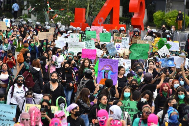 Global Strike Demand Decriminalization Of Abortion September 28, 2022, Mexico City, Mexico: Women Join the global feminist strike to demand decriminalization of abortion during the Global Day of Action for access to safe and legal abortion. on September 28, 2022 in Mexico City, Mexico. (Photo by Carlos Tischler Eyepix Group) Copyright: xCarlosxTischlerx xEyepixxGroupx CT_28092022_77843