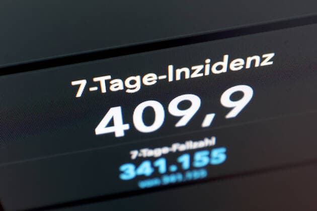Dashboard of RKI, 7 day incidence is now 409.9 7 day incidence, dashboard of RKI on a monitor on 29 09 2022 in Siegen Germany.