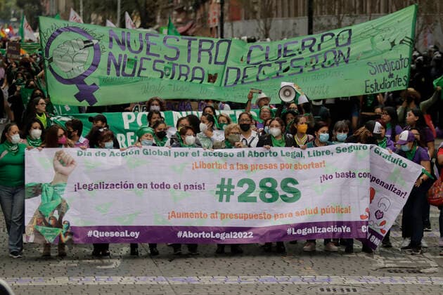 International Day Of Global Action In Favour Of Legal, Free And Safe Abortion In Mexico Feminist collectives hold banners as they march in the streets of Mexico City s Zocalo to mark the International Day of Global Action in favour of legal, free and safe abortion in Mexico and Latin America. Mexico City Mexico City Mexico  Copyright: xGerardoxVieyrax originalFilename: vieyra-notitle220928_npNxP.jpg