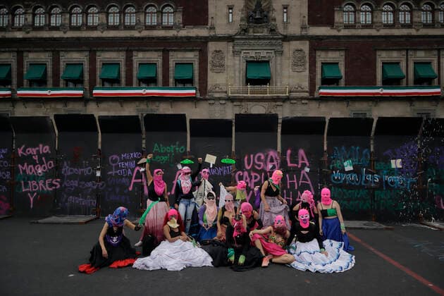 International Day Of Global Action In Favour Of Legal, Free And Safe Abortion In Mexico A group of women pose wearing hoods after painting on fences in front of the National Palace in the Zocalo in Mexico City to mark the International Day of Global Action in favour of legal, free and safe abortion in Mexico and Latin America. Mexico City Mexico City Mexico  Copyright: xGerardoxVieyrax originalFilename: vieyra-notitle220928_npp1T.jpg