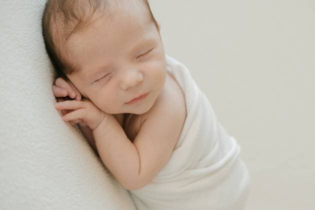 Creative Highlights Symbolbilder From above adorable newborn baby wrapped in soft blanket sleeping on white background, Model released LauraJaume_RobertoNewborn_32 Copyright: xLauraxJaumex MR