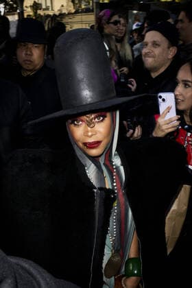 Bilder des Jahres 2022, Entertainment 09 September Entertainment Themen der Woche KW39 Entertainment Bilder des Tages Paris Fashion Week, Gäste der Rick Owens Modenschau Erykah Badu CELEBRITES : Arrivees au Defile Rick Owens - Paris 29 09 2022 JBAutissier Panoramic 