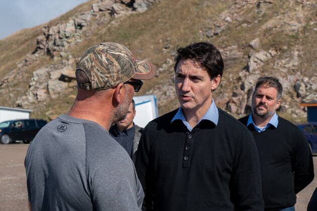 September 29, 2022, Havre-aux-Maisons, PQ, CANADA: Prime Minister Justin Trudeau discusses the night of Fionas passage with local fishermen at Pointe-Basse wharf in Havre-aux-Maisons, Que., Thursday, Sept. 29, 2022. Havre-aux-Maisons CANADA  - ZUMAc35_ 20220929_zaf_c35_084 Copyright: xNigelxQuinnx