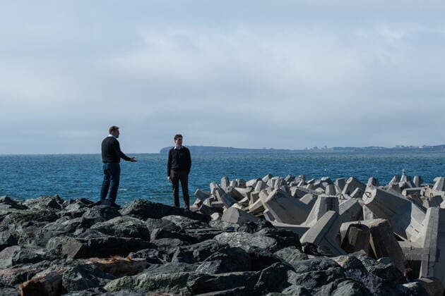September 29, 2022, Havre-aux-Maisons, PQ, CANADA: Prime Minister Justin Trudeau surveys the wharf defenses at Pointe-Basse in Havre-aux-Maisons, Que., Thursday, Sept. 29, 2022. Havre-aux-Maisons CANADA  - ZUMAc35_ 20220929_zaf_c35_093 Copyright: xNigelxQuinnx