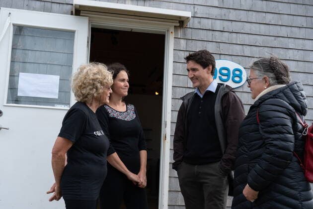 September 29, 2022, Havre-Aubert, PQ, CANADA: Prime Minister Justin Trudeau and Minister of National Revenue Diane Lebouthillier meet owner of La fille de la Mer in Havre-Aubert, Que., Thursday, Sept. 29, 2022. Havre-Aubert CANADA  - ZUMAc35_ 20220929_zaf_c35_104 Copyright: xNigelxQuinnx