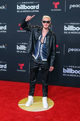 Colombian DJ Víctor Cárdenas poses upon his arrival at the red carpet of the Billboard Latin Music Awards, at the Watsco Center in Coral Gables, Florida, USA, 29 September 2022. Luxury brands and haute couture houses abounded on the varied red carpet of the 2022 edition of the Billboard Latin Music Awards, in which the most striking thing was the absence of the artists with the most nominations. 2022 Billboard Latin Music Awards Red Carpet !ACHTUNG: NUR REDAKTIONELLE NUTZUNG!  Copyright: xGiorgioxVierax USA660 20220930-3a1ef9a59bc897c41f2f5c957683baa9ddbede65