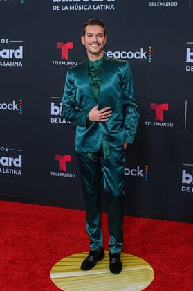 Actor and TV host Alfredo Lomeli poses upon his arrival at the red carpet of the Billboard Latin Music Awards, at the Watsco Center in Coral Gables, Florida, USA, 29 September 2022. Luxury brands and haute couture houses abounded on the varied red carpet of the 2022 edition of the Billboard Latin Music Awards, in which the most striking thing was the absence of the artists with the most nominations. 2022 Billboard Latin Music Awards Red Carpet !ACHTUNG: NUR REDAKTIONELLE NUTZUNG!  Copyright: xGiorgioxVierax USA662 20220930-ef1beaac7fb60d71f61093d16920a341ed580480