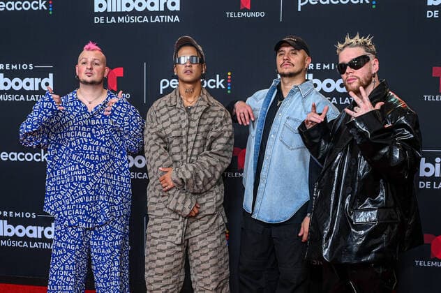 Members of the Colombian reggaeton band Piso 21 pose upon their arrival at the red carpet of the Billboard Latin Music Awards, at the Watsco Center in Coral Gables, Florida, USA, 29 September 2022. Luxury brands and haute couture houses abounded on the varied red carpet of the 2022 edition of the Billboard Latin Music Awards, in which the most striking thing was the absence of the artists with the most nominations. 2022 Billboard Latin Music Awards Red Carpet !ACHTUNG: NUR REDAKTIONELLE NUTZUNG!  Copyright: xGiorgioxVierax USA686 20220930-be35df6b93f6d7eaefc148656987c05f97291f92