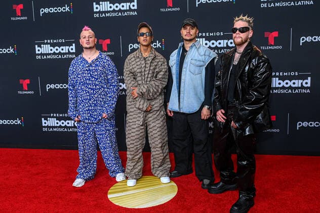 Members of the Colombian reggaeton band Piso 21 pose upon their arrival at the red carpet of the Billboard Latin Music Awards, at the Watsco Center in Coral Gables, Florida, USA, 29 September 2022. Luxury brands and haute couture houses abounded on the varied red carpet of the 2022 edition of the Billboard Latin Music Awards, in which the most striking thing was the absence of the artists with the most nominations. 2022 Billboard Latin Music Awards Red Carpet !ACHTUNG: NUR REDAKTIONELLE NUTZUNG!  Copyright: xGiorgioxVierax USA685 20220930-89aaba0e0a13efc9f57390a83d8f2c2f68e57c69