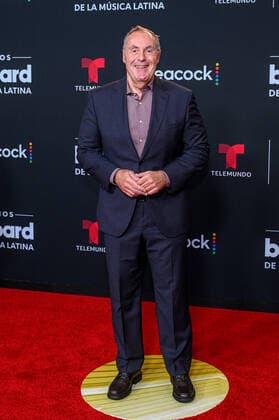 Argentine TV host Andrés Cantor poses upon his arrival at the red carpet of the Billboard Latin Music Awards, at the Watsco Center in Coral Gables, Florida, USA, 29 September 2022. Luxury brands and haute couture houses abounded on the varied red carpet of the 2022 edition of the Billboard Latin Music Awards, in which the most striking thing was the absence of the artists with the most nominations. 2022 Billboard Latin Music Awards Red Carpet !ACHTUNG: NUR REDAKTIONELLE NUTZUNG!  Copyright: xGiorgioxVierax USA691 20220930-e00567efc85bdefaffd1f8f9eb3503dcd100c5ae