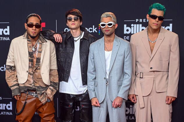 Members of the band CNCO pose upon their arrival at the red carpet of the Billboard Latin Music Awards, at the Watsco Center in Coral Gables, Florida, USA, 29 September 2022. Luxury brands and haute couture houses abounded on the varied red carpet of the 2022 edition of the Billboard Latin Music Awards, in which the most striking thing was the absence of the artists with the most nominations. 2022 Billboard Latin Music Awards Red Carpet !ACHTUNG: NUR REDAKTIONELLE NUTZUNG!  Copyright: xGiorgioxVierax USA744 20220930-5bb9d576404b3d04010347b6e5257a9ac52776a7