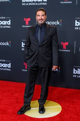 Mexican actor Eduardo Yánez poses upon his arrival at the red carpet of the Billboard Latin Music Awards, at the Watsco Center in Coral Gables, Florida, USA, 29 September 2022. Luxury brands and haute couture houses abounded on the varied red carpet of the 2022 edition of the Billboard Latin Music Awards, in which the most striking thing was the absence of the artists with the most nominations. 2022 Billboard Latin Music Awards Red Carpet !ACHTUNG: NUR REDAKTIONELLE NUTZUNG!  Copyright: xGiorgioxVierax USA742 20220930-366c7fcb6f2abc0e231ca6623aa71361c648d6af