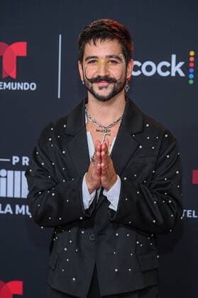 Colombian singer Camilo poses upon his arrival at the red carpet of the Billboard Latin Music Awards, at the Watsco Center in Coral Gables, Florida, USA, 29 September 2022. Luxury brands and haute couture houses abounded on the varied red carpet of the 2022 edition of the Billboard Latin Music Awards, in which the most striking thing was the absence of the artists with the most nominations. 2022 Billboard Latin Music Awards Red Carpet !ACHTUNG: NUR REDAKTIONELLE NUTZUNG!  Copyright: xGiorgioxVierax USA730 20220930-c722371d9f4fc4e56db6e0483fe120cf71c72366