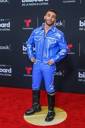 Colombian singer Manuel Turizo poses upon his arrival at the red carpet of the Billboard Latin Music Awards, at the Watsco Center in Coral Gables, Florida, USA, 29 September 2022. Luxury brands and haute couture houses abounded on the varied red carpet of the 2022 edition of the Billboard Latin Music Awards, in which the most striking thing was the absence of the artists with the most nominations. 2022 Billboard Latin Music Awards Red Carpet !ACHTUNG: NUR REDAKTIONELLE NUTZUNG!  Copyright: xGiorgioxVierax USA695 20220930-5e47b79d7935c4b06e9a065f0867285433d96da9