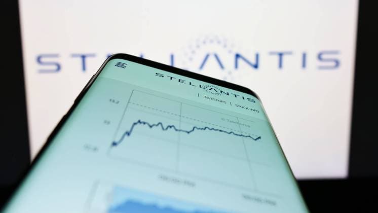 Mobile phone with webpage of car manufacturer Stellantis N.V. on screen in front of business logo. Stuttgart, Germany - 06-25-2022: Mobile phone with webpage of car manufacturer Stellantis N.V. on screen in front of business logo. Focus on top-left of phone display. Copyright: xZoonar.com TimonxSchneiderx zoonar_18838876