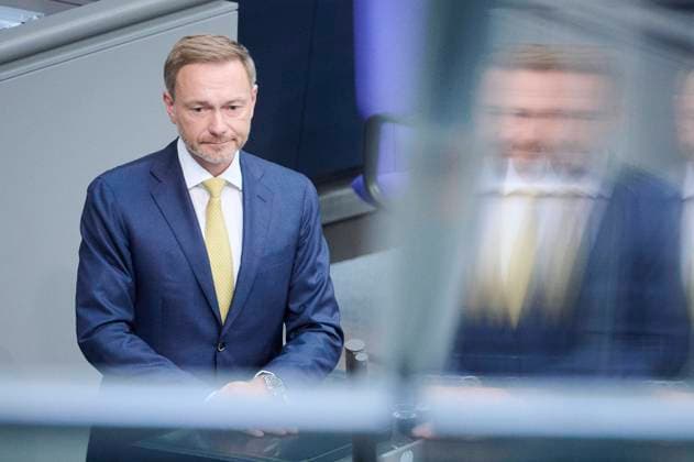 News Bilder des Tages Plenarsitzung im Bundestag in Berlin Christian Lindner (Bundesminister der Finanzen, Vizekanzler, FDP) während der Sitzung des Deutschen Bundestags am 30.09.2022 in Berlin. Berlin Bundestag Berlin Deutschland *** Plenary session in the Bundestag in Berlin Christian Lindner Federal Minister of Finance, Vice Chancellor, FDP during the session of the German Bundestag on 30 09 2022 in Berlin Berlin Bundestag Berlin Germany