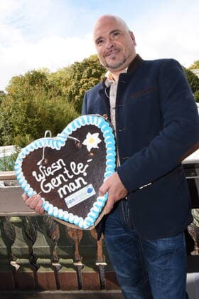 Werner Woerlen Gentleman Preistreager Munich 30 09 2022 Oktoberfest Wiesn Kaefer Schaenke Gentleman of the Year Honor Munich