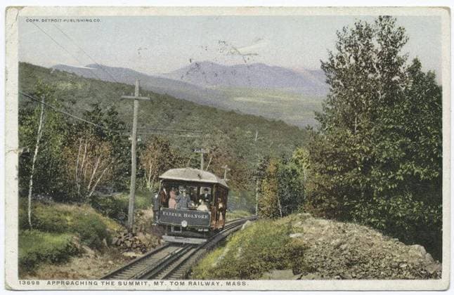 Approaching the Summit, Mt. Tom, Mass. still image. Postcards. 1898 - 1931. The Miriam and Ira D. Wallach Division of Art, Prints and Photographs: Photography Collection. Mountains, Massachusetts, Railroad cars Copyright: xpiemagsx nyplsipiepostcard28092022-1447 !ACHTUNG AUFNAHMEDATUM GESCHÄTZT!