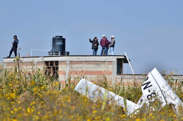 Plane Crash Causes 3 Deaths In The State Of Mexico A small plane crashed in a cornfield located in Otzolotepec, State of Mexico, about 3 kilometers from Toluca International Airport, the accident caused the death of 3 people. on September 30, 2022. Otzolotepec Mexico  Copyright: xArturoxHernandezx originalFilename: hernandezsanchez-notitle220930_npfIW.jpg