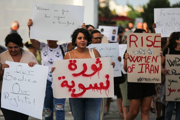 News Themen der Woche KW39 News Bilder des Tages Woman Of Tunisia Support Iranian Woman Tens of Tunisian women protest in front of the Iranian culture, in Tunis, center supporting the Iranian women s movement and complaining about the regime of Iran, on September 30, 2022. Tunis Tunisia  Copyright: xMohamedxKritx originalFilename: krit-notitle220930_npgT0.jpg