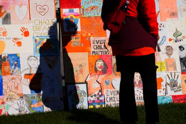 September 30, 2022, Ottawa, ON, CAN: People take part in ceremonies for the National Day of Truth and Reconciliation in Ottawa on Friday, Sept. 30, 2022. Ottawa CAN  - ZUMAc35_ 20220930_zaf_c35_077 Copyright: xSeanxKilpatrickx