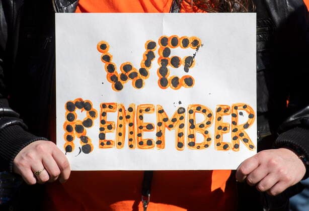 September 30, 2022, Montreal, PQ, Canada: People take part in a march on National Day for Truth and Reconciliation in Montreal, Friday, September 30, 2022. Montreal Canada  - ZUMAc35_ 20220930_zaf_c35_085 Copyright: xGrahamxHughesx