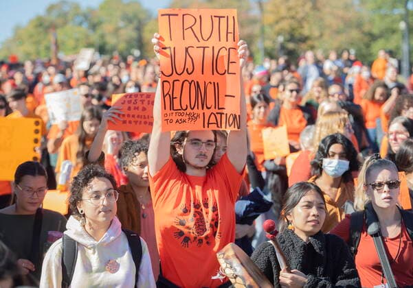 September 30, 2022, Montreal, PQ, Canada: People take part in a march on National Day for Truth and Reconciliation in Montreal, Friday, September 30, 2022. Montreal Canada  - ZUMAc35_ 20220930_zaf_c35_090 Copyright: xGrahamxHughesx