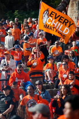 September 30, 2022, WINNIPEG, MANITOBA, CANADA: People attend the second annual Orange Shirt Day Survivors Walk and Pow Wow on National Day for Truth and Reconciliation in Winnipeg, Friday, September 30, 2022. WINNIPEG CANADA  - ZUMAc35_ 20220930_zaf_c35_185 Copyright: xJohnxWoodsx