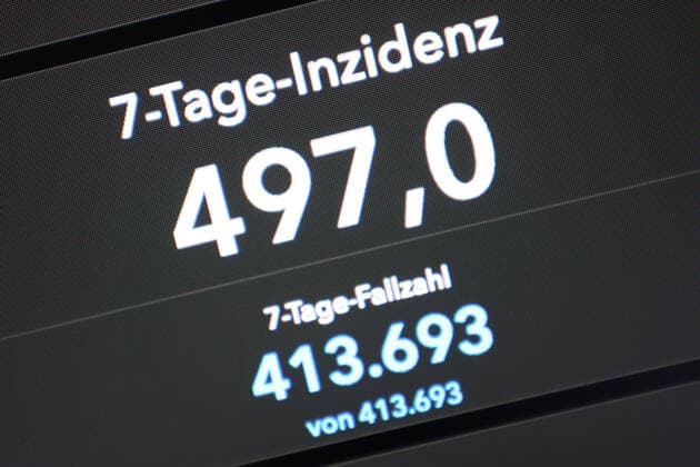 RKI dashboard, 7 day incidence is now 497.0 7 day incidence, RKI dashboard on a monitor on 01 10 2022 in Siegen Germany.