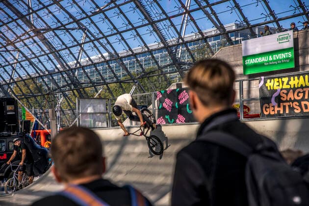 The Model Hobby Game 2022 has begun at the Leipzig Exhibition Center For three days, everything in the halls of the New Leipzig Fair revolves around model making, board games, toys, handicrafts and sports 100000 visitors are expected Here a BMX rider on a halfpipe