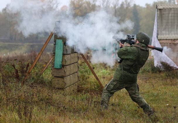 News Themen der Woche KW39 MOSCOW REGION, RUSSIA - OCTOBER 1, 2022: A mobilised Russian Army reservist is seen during a training session. Russian President Putin signed a decree on partial military mobilisation in Russia on 21 September 2022. Artyom Geodakyan TASS  TS144BD2
