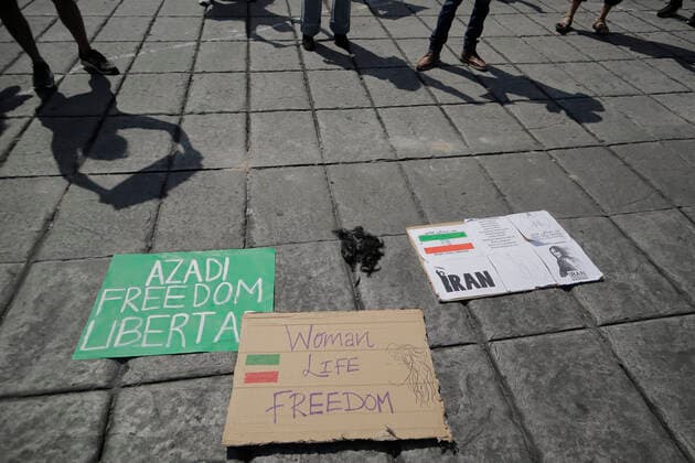 Freedom Rally For Iran In Mexico City In the centre, remnants of the hair of a member of the Iranian community in Mexico who cut his hair in front of the Angel of Independence in Mexico City in protest at the death of Mahsa Amini, a 22-year-old Iranian woman who was killed by police on 16 September in Tehran City, Iran, for not wearing the hijab correctly. Mexico City Mexico City Mexico  Copyright: xGerardoxVieyrax originalFilename: vieyra-notitle221001_npDG4.jpg