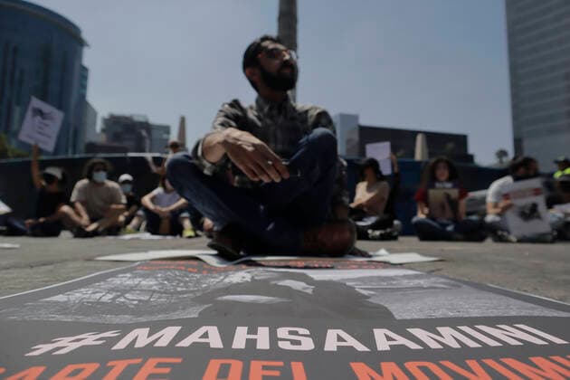 Freedom Rally For Iran In Mexico City Member of the Iranian community in Mexico demonstrate at the Angel de la Independencia in Mexico City over the death of Mahsa Amini, a 22-year-old Iranian woman who was killed by police officers on 16 September in Tehran City, Iran, for not wearing the hijab correctly. Mexico City Mexico City Mexico  Copyright: xGerardoxVieyrax originalFilename: vieyra-notitle221001_npcyR.jpg