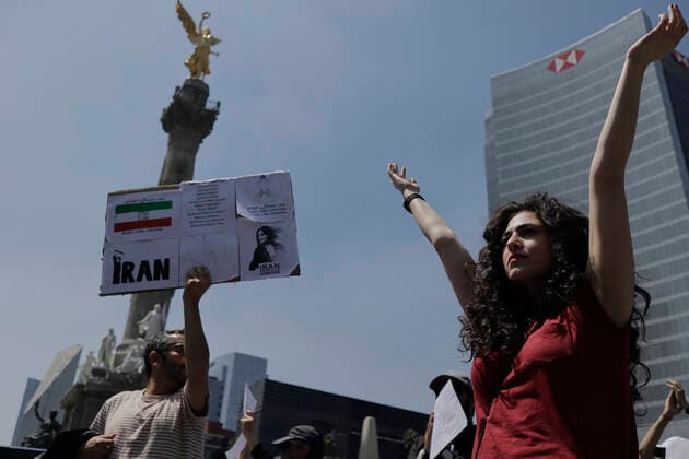 Freedom Rally For Iran In Mexico City Members of the Iranian community in Mexico demonstrate with banners at the Angel of Independence in Mexico City over the death of Mahsa Amini, a 22-year-old Iranian woman who was killed by police officers on 16 September in Tehran City, Iran, for not wearing the hijab correctly. Mexico City Mexico City Mexico  Copyright: xGerardoxVieyrax originalFilename: vieyra-notitle221001_npNCw.jpg