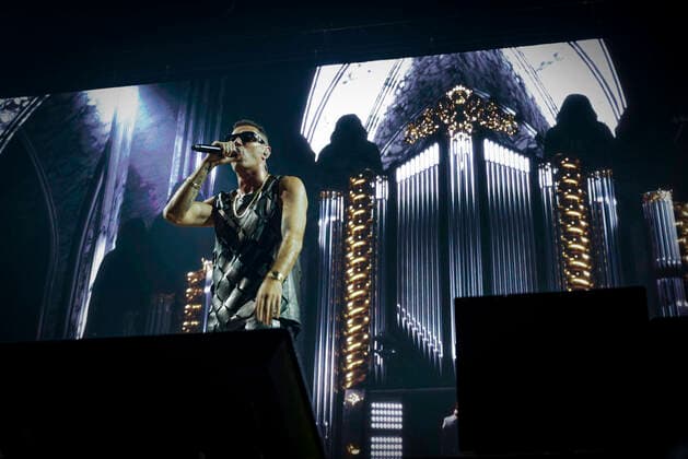 Entertainment Themen der Woche KW39 Rome 1 10 2022 After having trod the stages throughout Italy with 13 dates in the most important summer festivals, Marracash has kicked off the second part of the People Tour. In the photo: singer Marracash  Copyright: x xipa-agency.netx xBarbaraxAmendolax