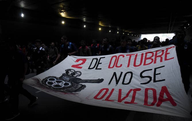Mexico City, Mexico, October 2: Protest of civil organizations, student in commemoration of the 54th anniversary of the students massacre of Tlatelolco. on October, 2, 2022 in Mexico City, Mexico. Mexico City Mexico - ZUMAe321 20221002_zia_e321_004 Copyright: xMarcoxRodroÂ­guezxEyepixxGroupx