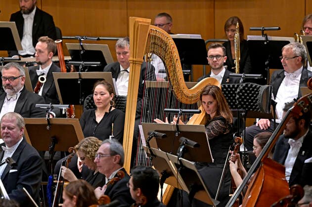 02 10 2022, International Classical Festival Festival of Nations 2022 at the Kurhaus Bad Wörishofen in Unterallgäu, closing gala aria evening with Elina Garanca Latvia , mezzo-soprano Karel Mark Chichon, conductor of the Janacek Philharmonic Orchestra harpist in the orchestra 02 10 2022, Classical Festival Bad Wörishofen 02 10 2022, Classical Festival Bad Wörishofen