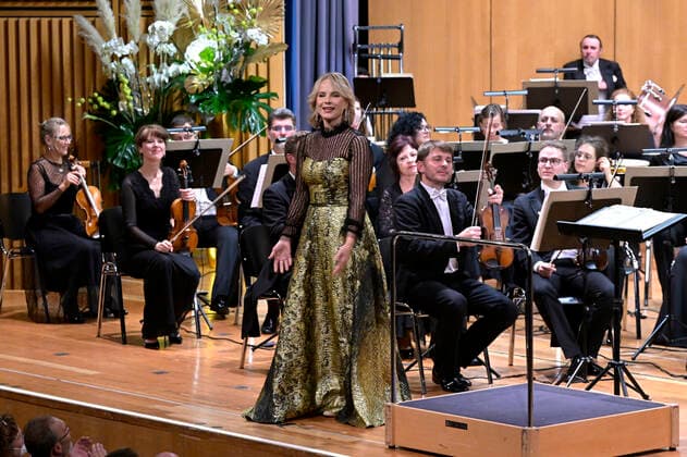 02 10 2022, International Classical Festival Festival of Nations 2022 at the Kurhaus Bad Wörishofen in Unterallgäu, closing gala aria evening with Elina Garanca Latvia , mezzo-soprano Karel Mark Chichon, conductor of the Janacek Philharmonic Orchestra 02 10 2022, Classical Festival Bad Wörishofen 02 10 2022, Classical Festival Bad Wörishofen