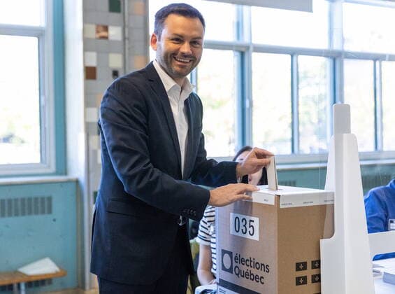October 3, 2022, Montreal, QC, Canada: Parti Quebecois Leader Paul St-Pierre Plamondon smiles as he drops his vote in the ballot box in Montreal on Monday, October 3, 2022. Montreal Canada  - ZUMAc35_ 20221003_zaf_c35_008 Copyright: xEvanxBuhlerx