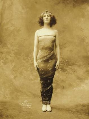 Anna Pavlova in Oriental fantasy. Photographs. 1913 - 1923. Jerome Robbins Dance Division. Pavlova, Anna, 1881-1931, Ballet , United States , 1911-1920, Oriental fantasy (Choreographic work : Zajlich, S) Copyright: xpiemagsx nyplsipie24092022-35141 !ACHTUNG AUFNAHMEDATUM GESCHÄTZT!