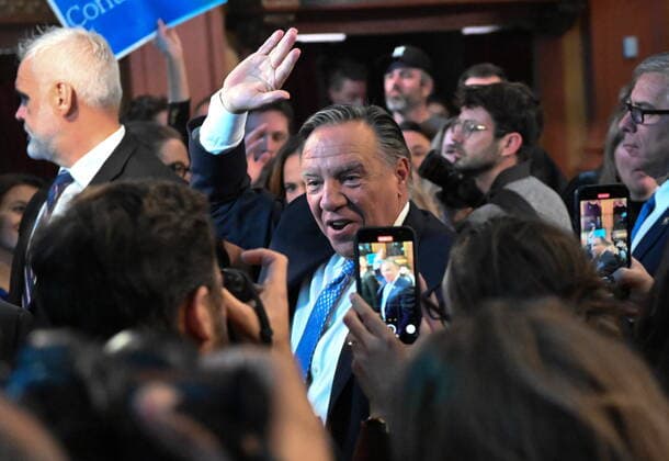 October 4, 2022, QUEBEC, PQ, Canada: Coalition Avenir Quebec Leader Francois Legault waves as he walks in for his victory speech, Tuesday, October 4, 2022 in Quebec City. The CAQ were elected in a majority government. QUEBEC Canada  - ZUMAc35_ 20221004_zaf_c35_003 Copyright: xJacquesxBoissinotx