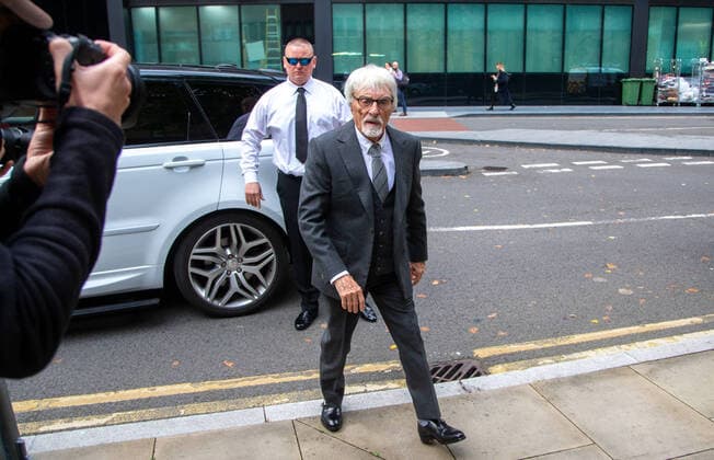 Bilder des Jahres 2022, Entertainment 10 Oktober Entertainment Themen der Woche KW40 News Bilder des Tages October 4, 2022, London, England, United Kingdom: Former Formula-1 boss BERNIE ECCLESTONE is seen arriving at Southwark Crown Court for trial over fraud charges. London United Kingdom - ZUMAs262 20221004_zip_s262_003 Copyright: xTayfunxSalcix