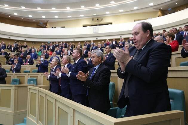 News Themen der Woche KW40 News Bilder des Tages Russia New Territories Accession Parliament 8288983 04.10.2022 In this handout photo released by the Russian Federation Council, Federation Council members attend a session on the entry of Zaporizhzhia and Kherson regions, as well as the Donetsk and Luhansk People s Republics (DPR and LPR) into Russia, in the Russian Federation Council, the upper chamber of Russian parliament, in Moscow, Russia. Editorial use only, no archive, no commercial use. Russian Federation Council Moscow Russia  Copyright: xx