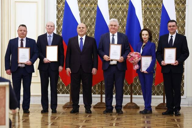 Russia Mishustin Education Award 8289173 04.10.2022 Russian Prime Minister Mikhail Mishustin, third left, poses for a photo with awardees during the Governmental Prize for education award ceremony in Moscow, Russia. Dmitry Astakhov Sputnik Moscow Russia  Copyright: xDmitryxAstakhovx